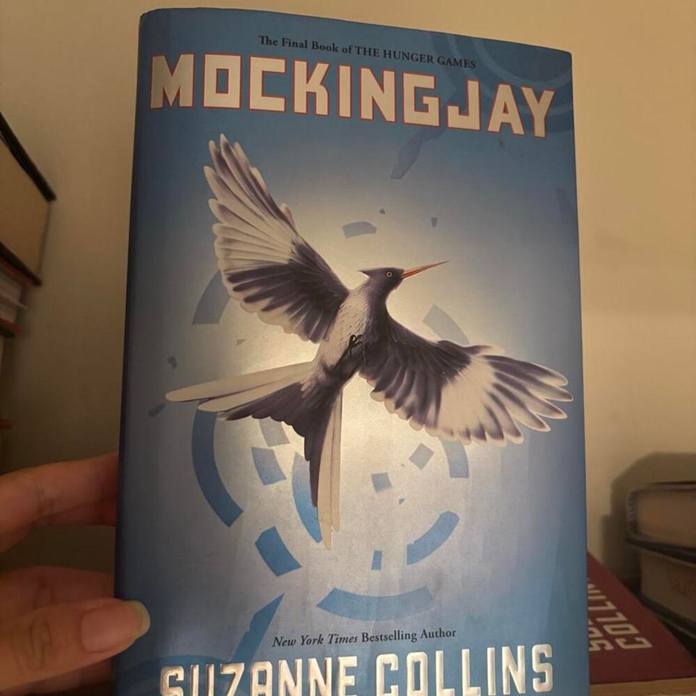 Mockingjay by suzanne collins hungergames